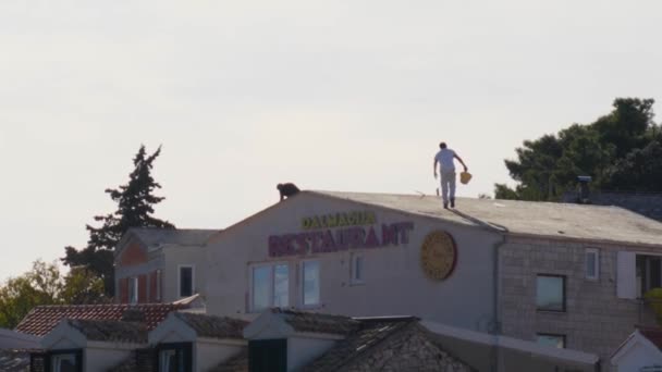 People Walk Restaurant Roof Handheld Slow Motion — Stockvideo