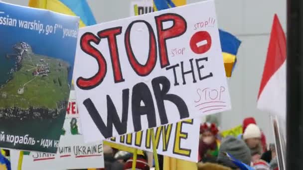 Orang Orang Berdemonstrasi Menentang Perang Ukraina Pandangan Statis Toronto Kanada — Stok Video