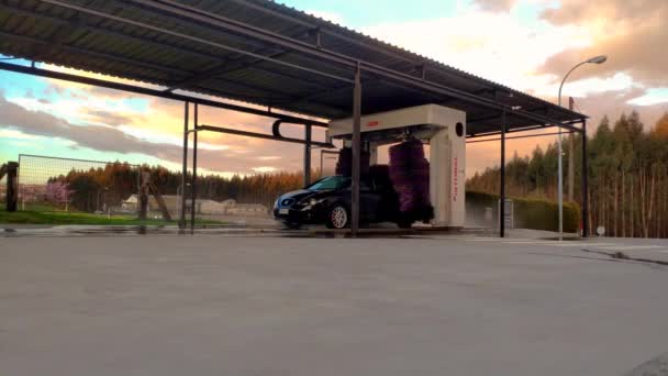 サービスステーションでの自動洗車のタイムラプス コルナ 低角度ロックオフ — ストック動画