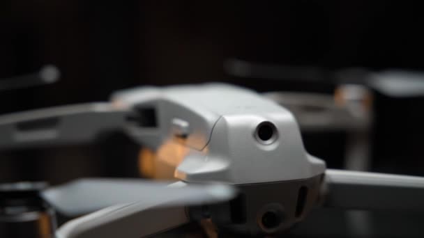 Closeup Filmische Video Van Een Drone Verlicht Met Een Zacht — Stockvideo