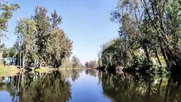 Timelapse Crossing Xochimilco Canal Mexico City — Stockvideo