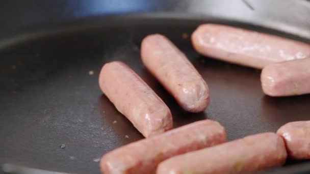 Metal Spatula Turning Flipping Breakfast Sausages Hot Cast Iron Skillet — Vídeo de Stock