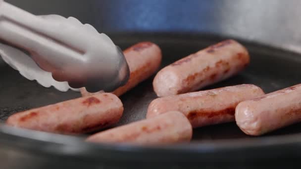 Tongs Flipping Breakfast Sausages Hot Cast Iron Pan Cook Evenly — Vídeo de Stock