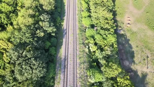 Aerial Shot Train Tracks Revealing Transit Train City Station — Vídeos de Stock