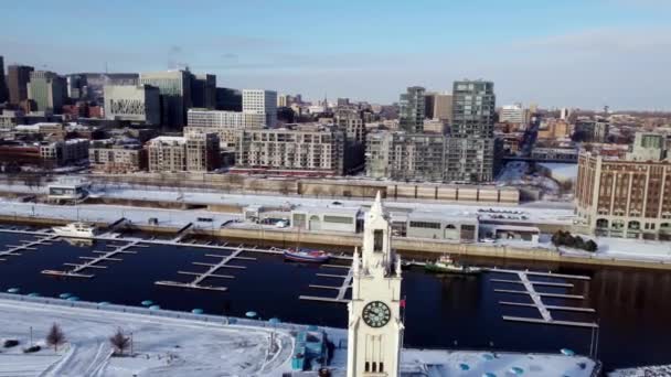 Roll Drone Schot Klokkentoren Oude Haven Montreal Tijdens Winter — Stockvideo