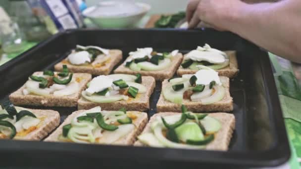 Making Toasts Baking Tray Green Spicy Jalapeno Pepper White Onion — Vídeo de stock