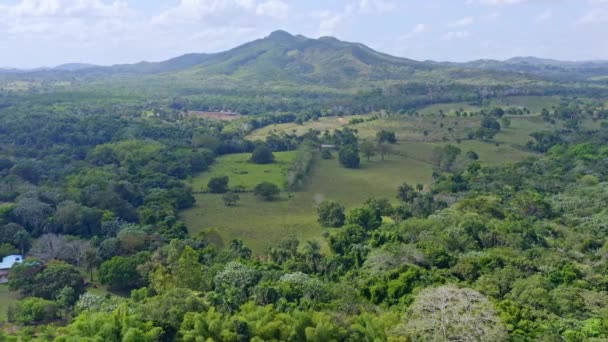 Panoramisch Uitzicht Open Velden Bossen Met Bergen Achtergrond Dominicaanse Republiek — Stockvideo