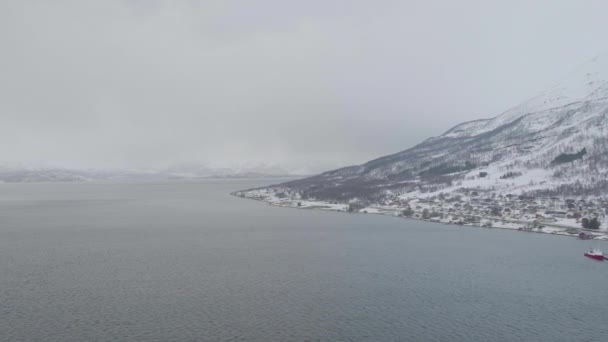 Foggy Scenery Kafjord Beautiful Snowy Mountains Calm Sea Views Aerial — стокове відео