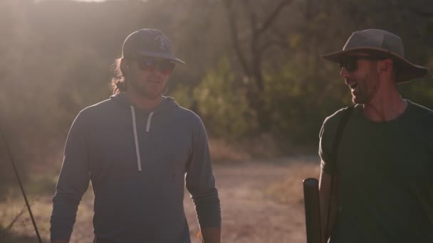 Male Fly Fishing Hiker Friends Walk Laugh Trail Golden Hour — Stok video