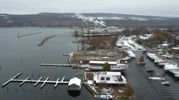 Aerial View Watkins Glen Harbor Lakefront Seneca Lake Winter Season — Vídeo de stock