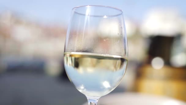 Close Van Heerlijke Traditionele Glas Witte Porto Wijn Lokale Product — Stockvideo