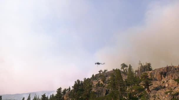 Firefighter Helicopter Dropping Water Extinguishing Wildfires Western Usa Slow Motion — Stock videók