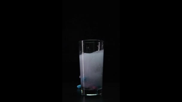 Candy Falling Fizzy Water Creating Fizz — ストック動画