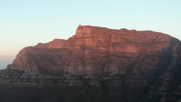 Monumento Icónico Sudáfrica Montaña Mesa Durante Puesta Del Sol Ciudad — Vídeo de stock