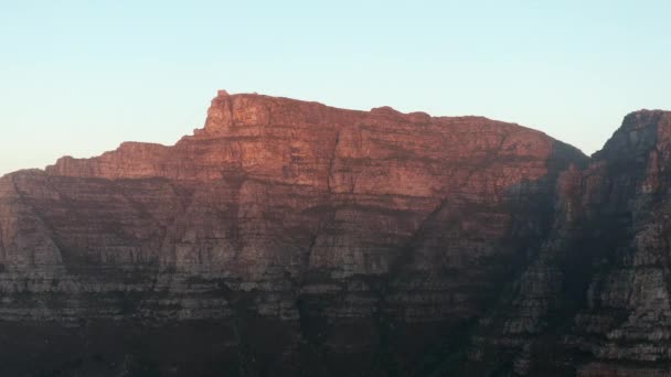 Panning Prominent Table Mountain Golden Hour Cape Town South Africa — Vídeo de stock