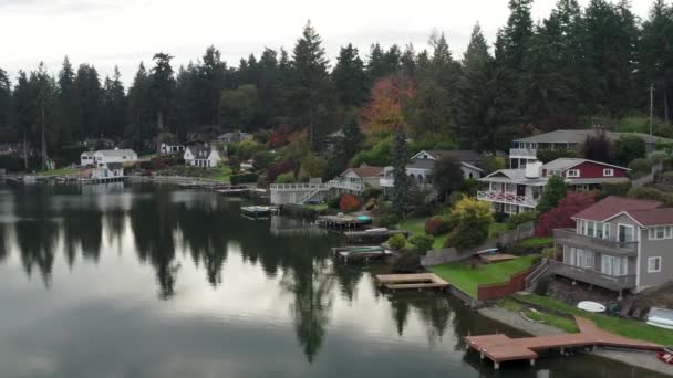 Luxury Homes Shore Wooden Jetty Lakewood Washington United States Aerial — Vídeos de Stock