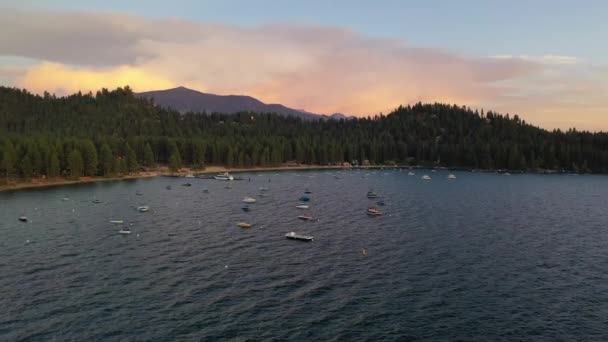 Łodzie Nad Jeziorem Tahoe Podczas Zachodu Słońca Kalifornii Usa — Wideo stockowe