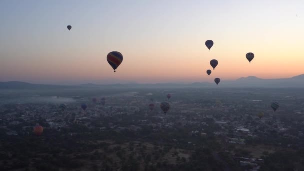 Mejor Vista Experiencia Del Globo Aerostático Teotihuacán México Durante Amanecer — Vídeos de Stock