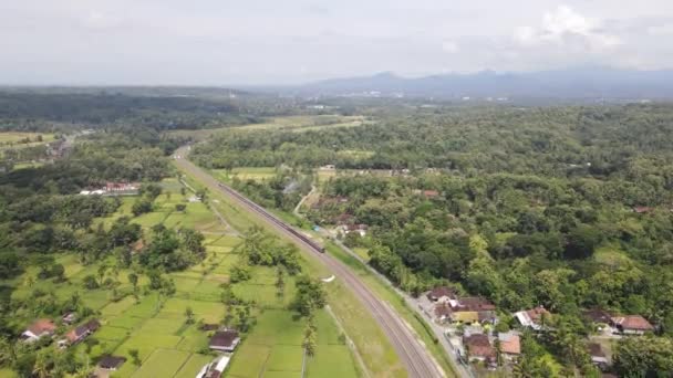 Aerial View Indonesian Trains Pass Beautiful Beautiful Countryside — ストック動画
