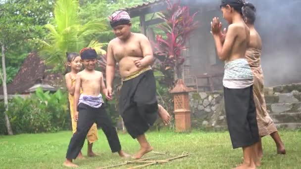 Village Children Play Engklek Game Which Traditional Indonesian Game — Stockvideo