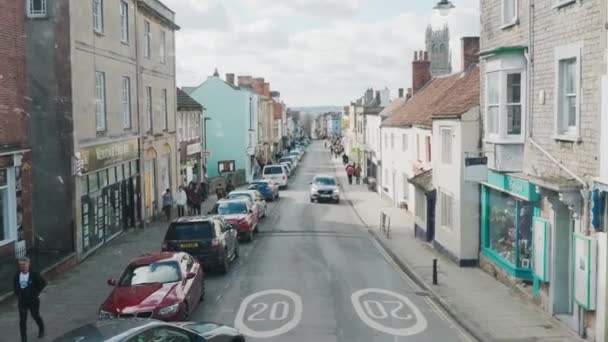Glastonbury Town Street Vanuit Een Raam Van Een Voertuig Real — Stockvideo
