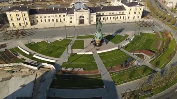 Vista Aérea Del Monumento Stefan Nemanja Edificio Antigua Estación Tren — Vídeos de Stock