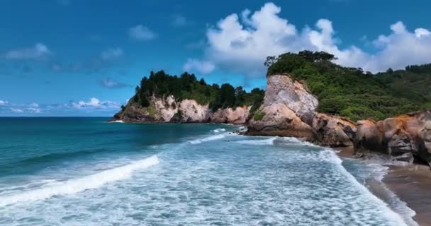 Flight Turns Whiritoa Beach Scenic Headlands Pacific Ocean — Vídeos de Stock