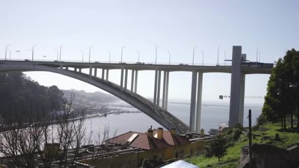 Panoramic View Porto Suspension Bridge Traffic Jam Car Driving Slowly — Stock video