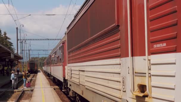 Front Angle View Passenger Train Leaving Station — Stockvideo