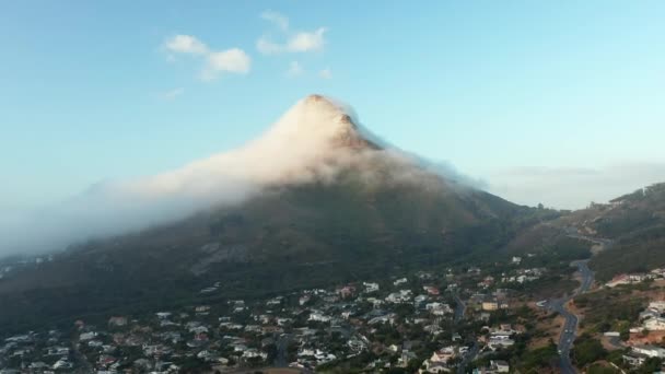 Prachtig Uitzicht Leeuwen Head Mountain Towering Kaapstad Stadsgezicht Zuid Afrika — Stockvideo