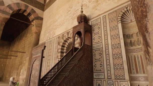 埃及开罗城堡Mamluk Sultan Nasir Muhammad Ibn Qalawun清真寺Minbar 往下倾斜 — 图库视频影像