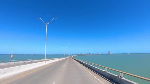 Pov Kör Queen Isabella Causeway Mot South Padre Island Från — Stockvideo