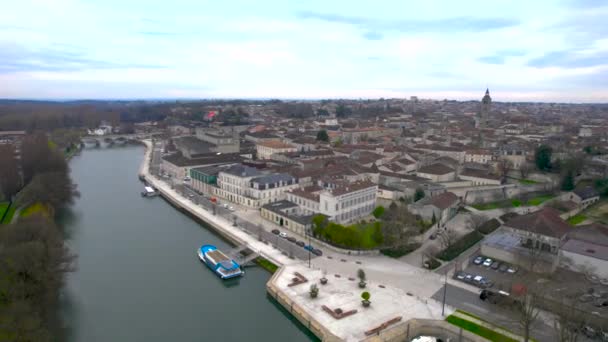 Barges Tied Banks Charente River Hennessy Liquor Distillery New Bridge — Vídeo de Stock