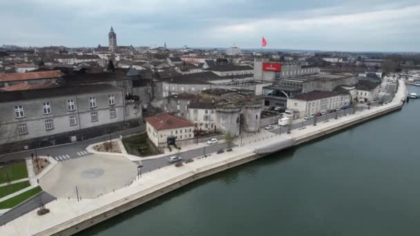 Royal Castle Hennessy Liquor Distillery Charente River Cars Promenade Aerial — Stok video