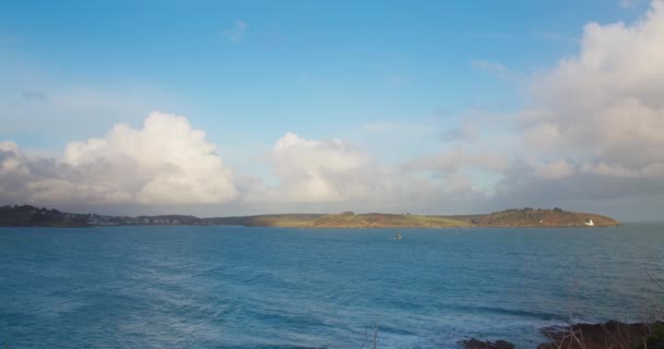 Distant View Roseland Peninsula Anthonys Head Lighthouse Mawes Cornwall England — стоковое видео