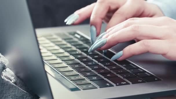 Secretary Hands Long Nails Typing Modern Keyword Laptop Device Close — Stockvideo