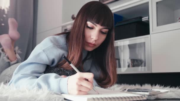 Young Creative Female Sketching Paper Notebook While Laying Her Modern — Vídeos de Stock