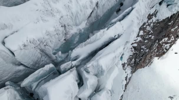 Aerial Close View Crevasses Edge Large Glacier Sunny Day Winter — ストック動画