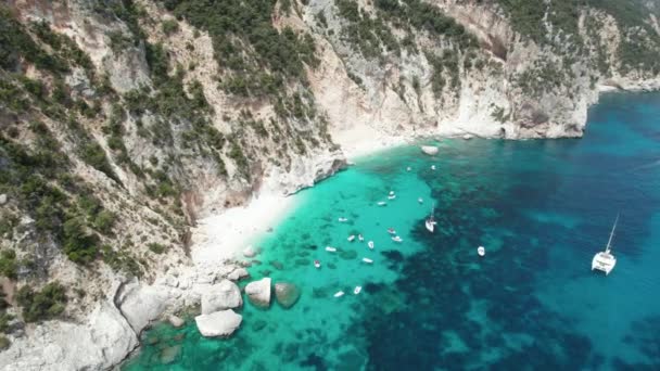 Aerial Drone Video Tropical Paradise Beach Summer Mediterranean Cala Gabbiani — Stockvideo