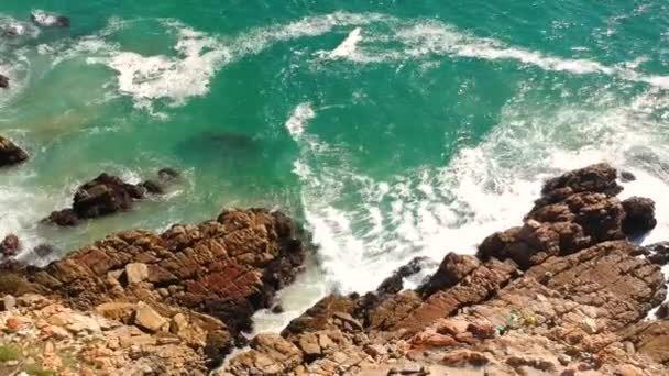 Rocky Coastline Turqoise Waves Breaking Rocks Aerial Drone View — Stockvideo