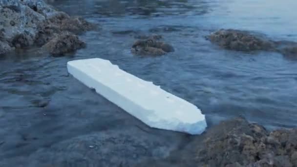 Polystyrene Plastic Floating Seaside Shoreline — стоковое видео