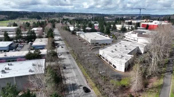 Cinematic Aerial Drone Rise Reveal Shot Redmond Town Center Mall — Vídeo de stock