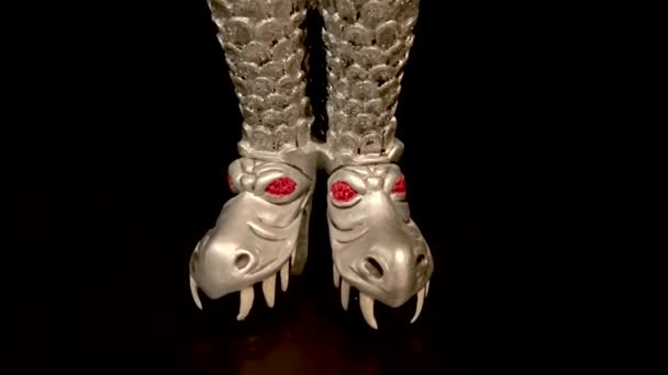 Botas Miniatura Con Estampado Según Los Usados Por Gene Simmons — Vídeos de Stock