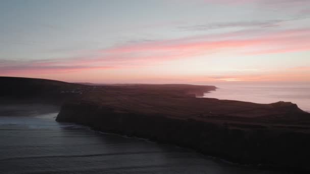 Aerial Ascending Shot Coastline Pink Sunset Backdrop Rhossili Gower Drone — Video Stock