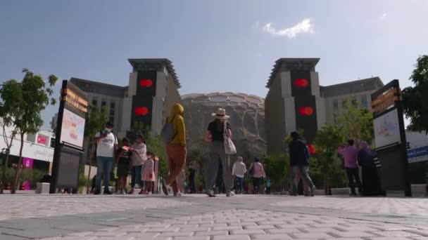 Visitantes Entram Wasl Plaza Dubai Expo 2020 Pessoas Principal Exposição — Vídeo de Stock