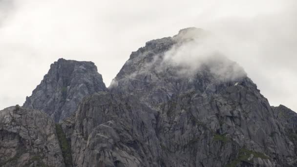 Včas Hory Mraky Projíždějícími Norsku — Stock video