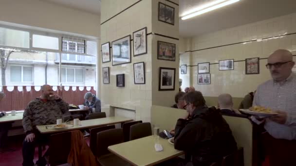 2022年3月29日 伦敦威斯敏斯特摄政咖啡馆的室内装饰风格 — 图库视频影像
