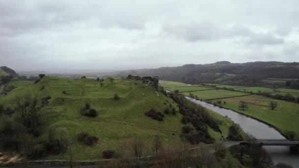 Aerial Ascending Shot Dryslwyn Castle Green Valley Carmarthen Drone — ストック動画