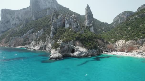 Flygdrönare Video Tropiskt Paradis Turkos Strand Och Hav Klippor Medelhavet — Stockvideo