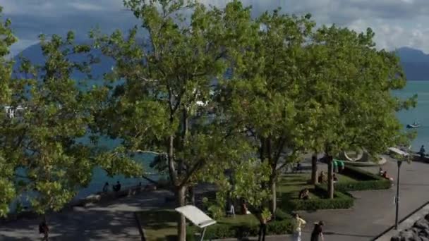 Jib Green Trees Revealing Ferry Moving Beautiful Lake Geneva — Stock videók